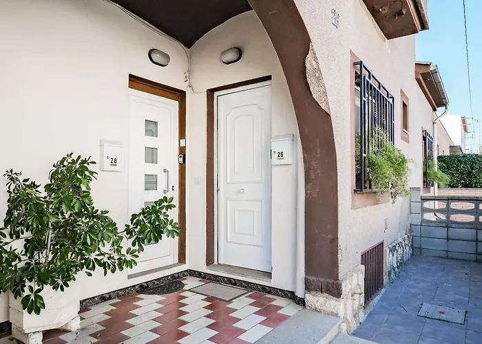 Cals Avis Casa Con Jardin En Banyoles